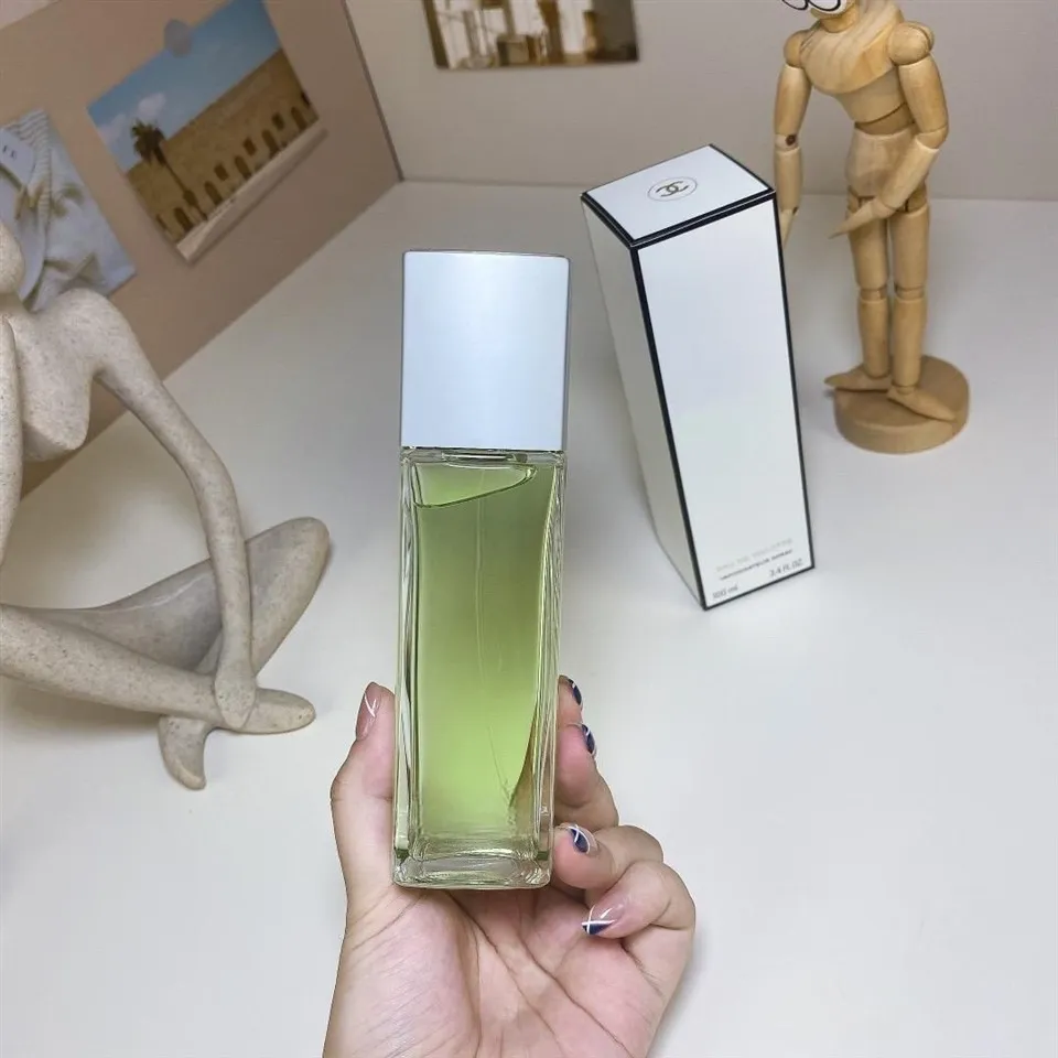 iris-pallida-eau-de-parfum-precious-ingredient-box-packaging-design